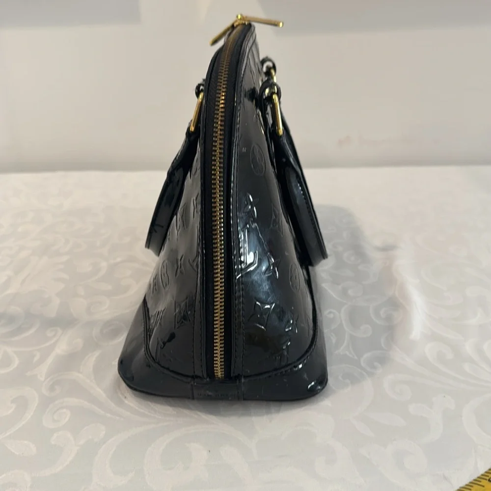 Louis Vuitton Vernis Black Patent Handbag. - Picture 4 of 13